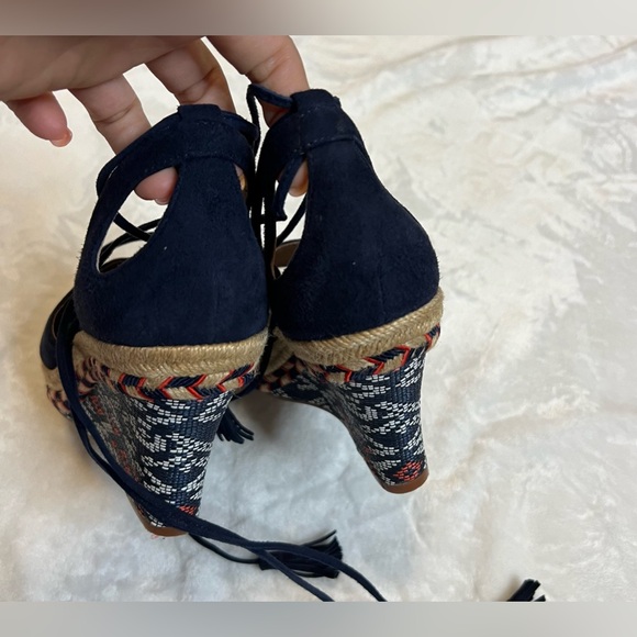 Cabi 6001 Navy Blue Suede Isla Tassel Ankle Tie Espadrille Wedges Size 8.5 - Picture 4 of 6